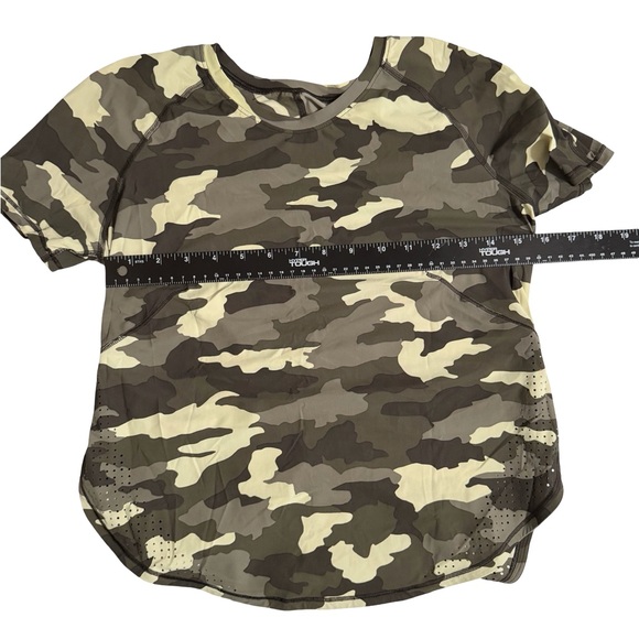 lululemon athletica Women's Short Sleeve Camo Tee - Shades of Green - Picture 3 of 4